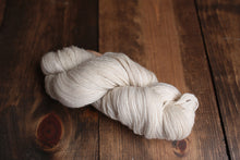 Load image into Gallery viewer, Manos Fino