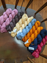 Load image into Gallery viewer, City blocks shawl "kit"