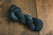 Load image into Gallery viewer, Manos Marina