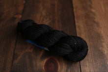 Load image into Gallery viewer, The Yarns of Richard Devrieze 100% Merino Worsted
